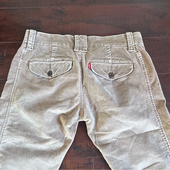 LEVI’S Pants Low Rise Flare Hem Khaki Tan Slacks Size 5 - Picture 5 of 11